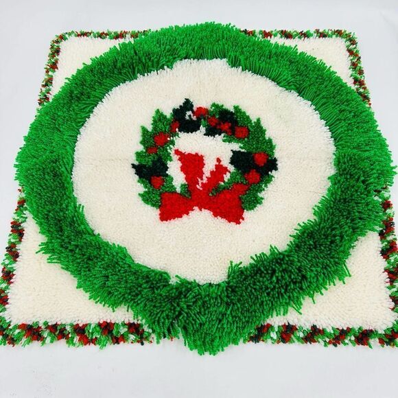Vintage Christmas Wreath Latch Hook Rug Wall Hanging Completed Holiday Decor - Picture 1 of 10